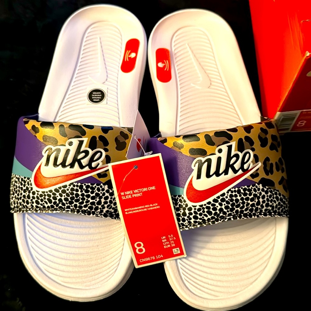 Nike NWT and box, open cover